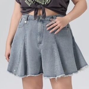 Cider Denim Mid Rise Pleated Raw Hem Wide Leg Jean Shorts - 2XL